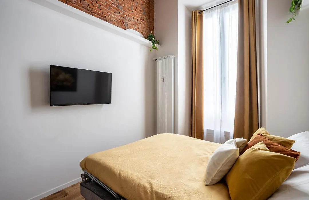 Rent Apartment - Duomo Brera - Elegant Suite In Design District-1