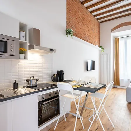 Rent Apartment - Duomo Brera - Elegant Suite In Design District-3